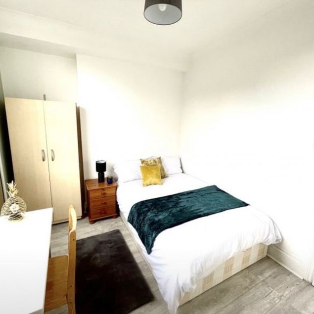 Holloway Road, London - Photo 1