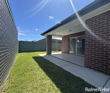 Four Bedroom Home in Evanston Gardens! - Photo 4