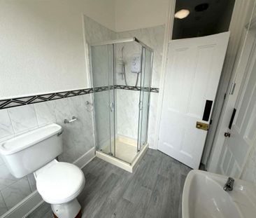 3 bedroom flat to rent - Photo 5