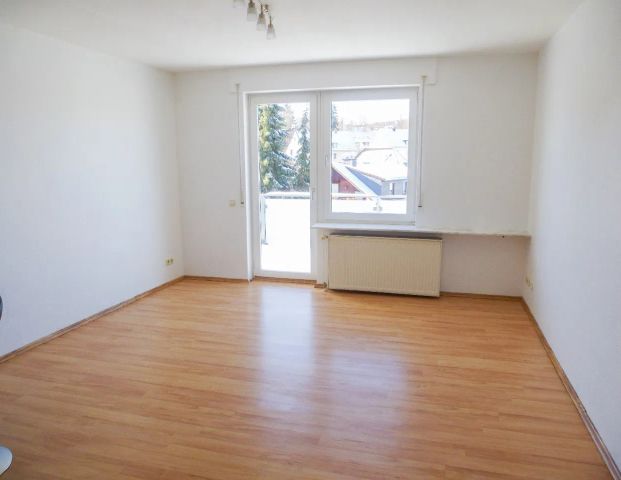 Renovierte 2- Zimmerwohnung mit eigenem Eingang, Balkon, Einbauküche und PKW- Stellplatz - Photo 1