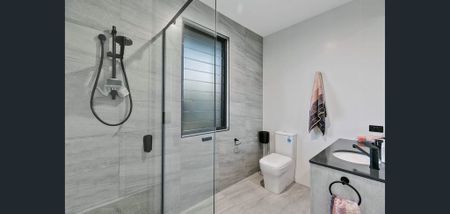 Beautiful 3 Bedroom Home in Sunshine Cove! - Photo 3