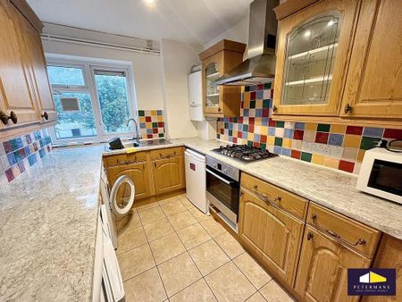 3 bedroom flat to rent - Photo 5