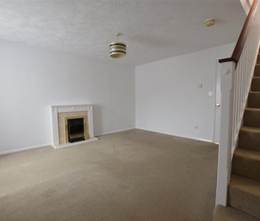3 bedroom end of terrace house to rent - Photo 2