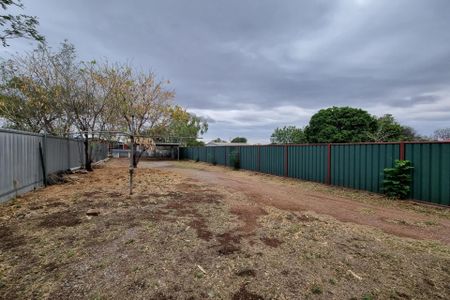 1 Bedroom Partly Furnished Unit Conveniently Located! - Photo 2