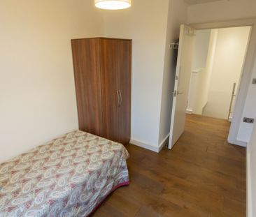 3 Bed Maisonette, Hawthorne Crescent, SE10 - Photo 3