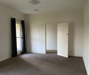 Fantastic well maintained 3 bedroom home. - Photo 2