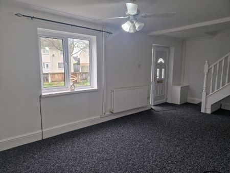 Bahram Grove, Doncaster, New Rossington - Photo 2