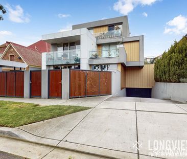 Stylish & Sophisticated Living - Photo 4