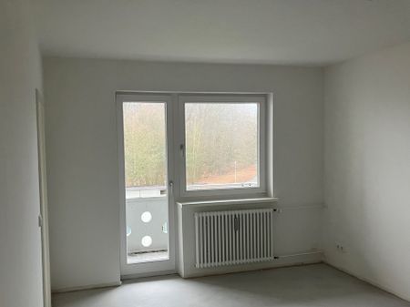 Ihr neues und modernes Zuhause mit sonniger Loggia und Blick ins Grüne - Photo 2