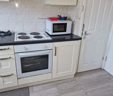 Studio Flat, Ivinghoe Road, RM8 - Photo 1