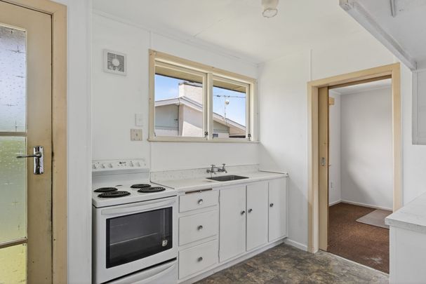 Two Bedroom House For Rent! - Photo 1