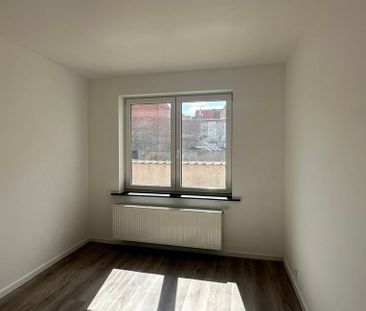 Appartement te huur in Oostende voor € 700 met 1 slaapkamer - Photo 2