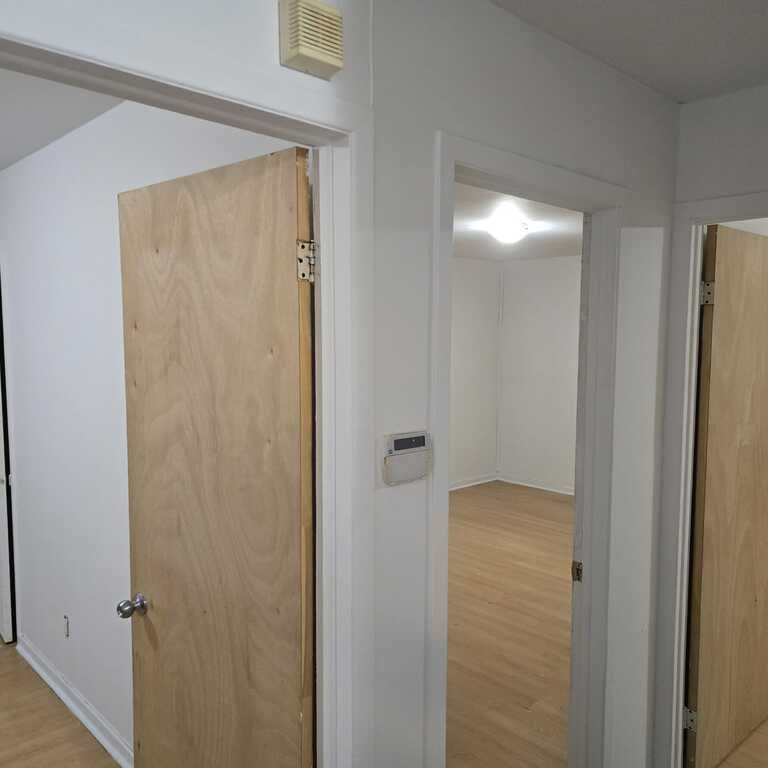 Grand 5 1/2 LIBRE AU 3E PARKING, WIFI ++ - Photo 1