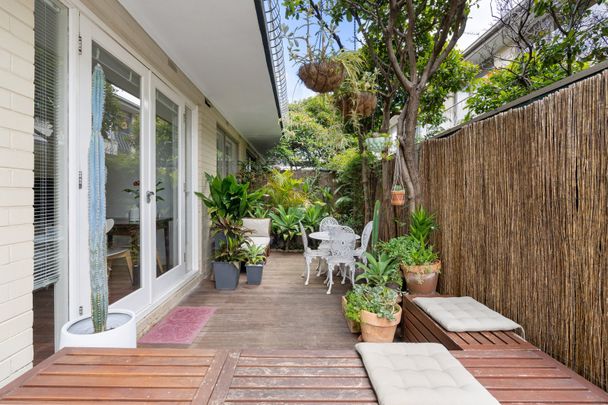 Cosy, Bright Home with Courtyard - Photo 1