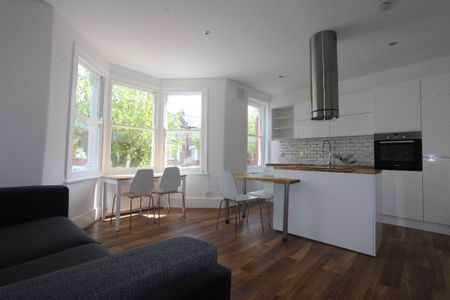 2 Bed Flat, Carlingford Road, N15 - Photo 2