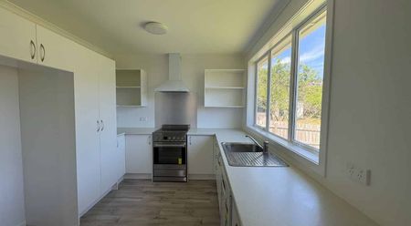 Four Bedroom Home - Close to CBD - Photo 2