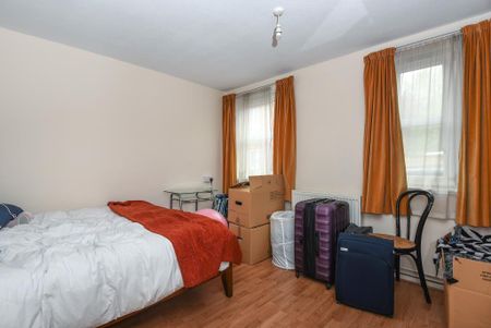 4 bedroom flat to rent - Photo 2