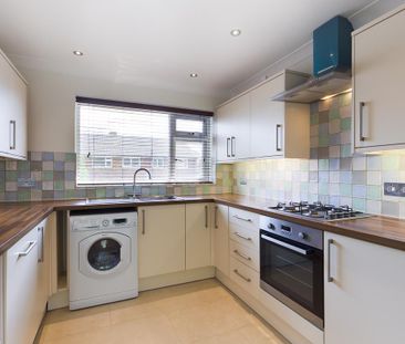 2 bedroom flat to rent - Photo 3