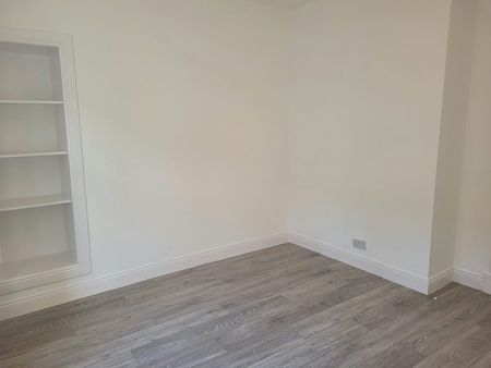 Flat to rent on - Photo 4