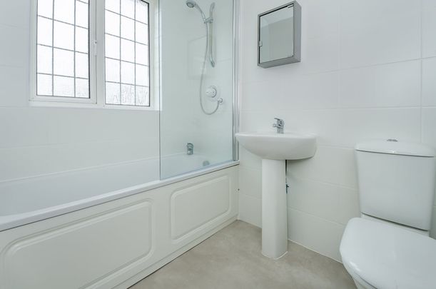 4 bedroom semi-detached house to rent - Photo 1