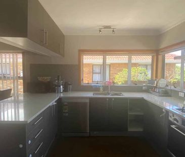 Nest In Papatoetoe! - Photo 1