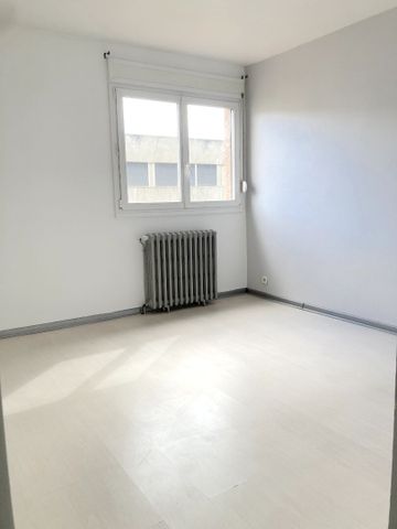 PAMIERS - A LOUER - APPARTEMENT DE TYPE 4 AVEC BALCON ET CAVE - Photo 3