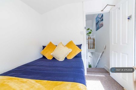 1 bedroom in a house share to rent - Photo 2