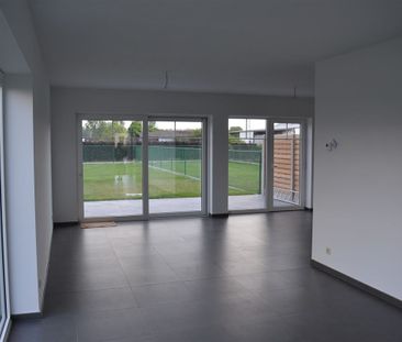 Recente woning met 3 slaapkamers, inpandige garage en tuin. - Photo 6