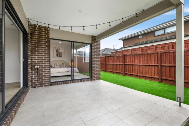 Modern Family Living in the Heart of Greenvale - Photo 1