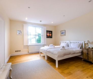 3 bedroom flat to rent - Photo 2
