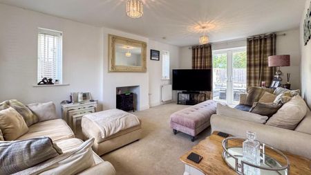 4 bedroom detached house to rent - Photo 2