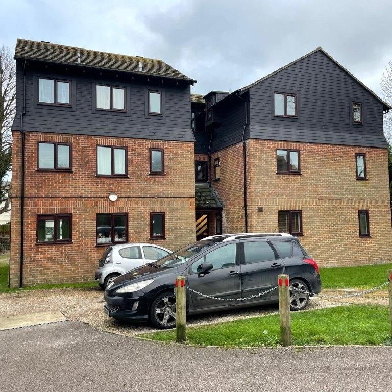 Lovell Court, Eastbourne - Two-bedroom Flat - Photo 1