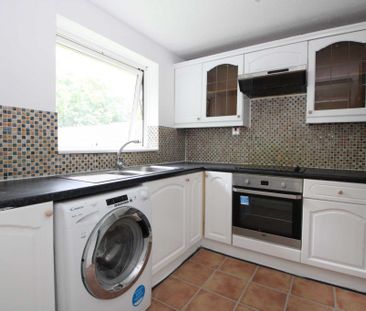 2 bed Flat for rent - Photo 6