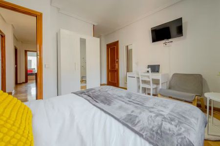 Calle de Juan Esplandiú, Madrid, Community of Madrid 28007 - Photo 3