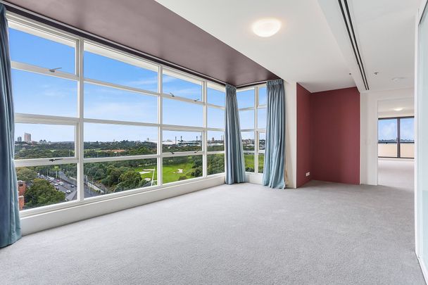 Stunningly Spacious Apartment Set in an Exclusive Complex - Photo 1