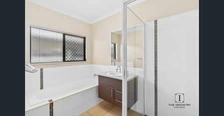 Versatile family home offering exceptional privacy - 6 MONTH LEASE - Photo 4