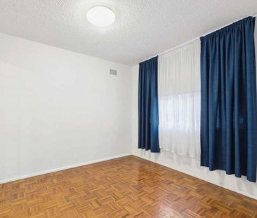 One-Bedroom Apartment in the Heart of Mascot - Photo 1