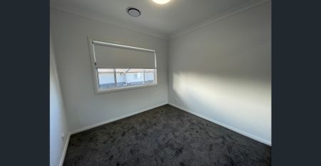 NEAR NEW SPACIOUS FOUR BEDROOM TOWNHOUSE - Photo 3