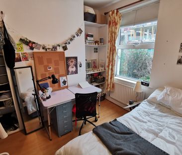 5 Bed Terraced House, White Street, BN2 - Photo 4