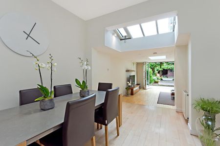 4 bedroom terraced house to rent - Photo 3