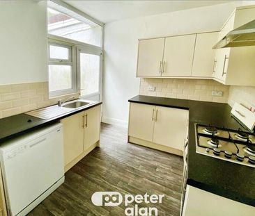 3 bedroom terraced house to rent - Photo 3