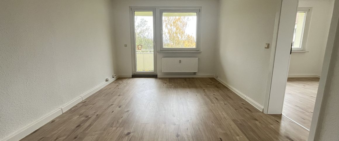 Frisch saniert in bester Lage – Stilvolle Wohnung mit Balkon - Photo 1