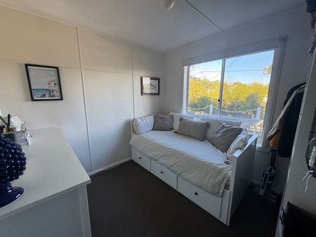 Coastal Charm-Partly Furnished. - Photo 3