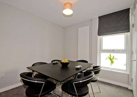 A stunning two bedroom apartment in central Putney. - Photo 3