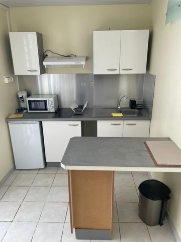 F2 meublé avec terrasse à Schoelcher - Photo 2