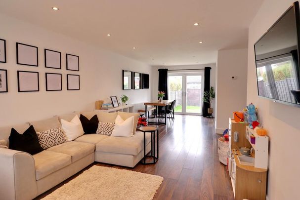 3 bedroom semi-detached house to rent - Photo 1