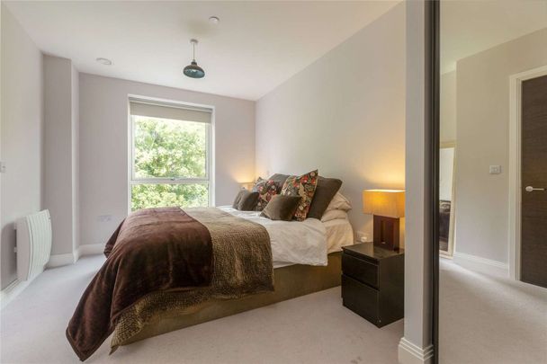 Contemporary 2 bedroom apartment at the edge of The Pantiles - Photo 1