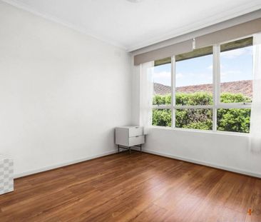 CAR SPACE | PUBLIC TRANSPORT | MODERN UNIT - Photo 5