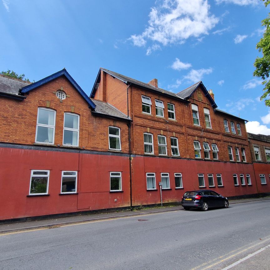 3 bed flat to rent in Belvedere Court, North Street - Photo 1