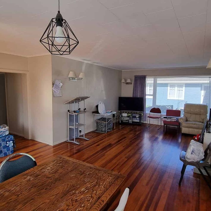 Beautiful 3 Bedroom family home - Photo 1
